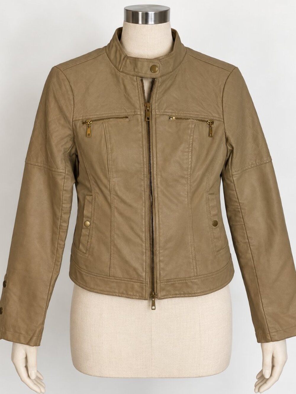 GUESS Tan Cream Faux Leather Moto Jacket Quilted Zip Cropped Women’s Small NWOT
